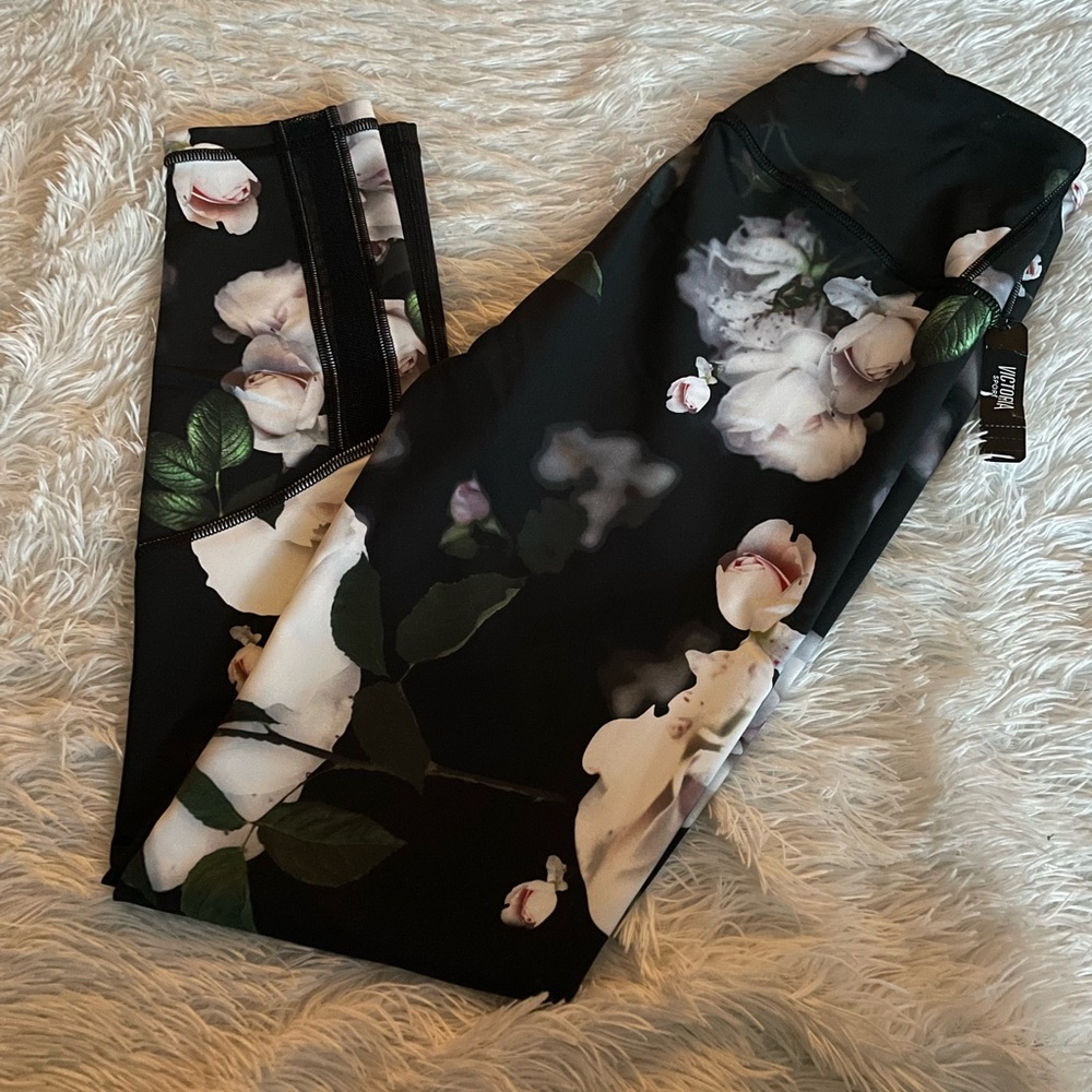 VS Victoria Sport Floral Leggings. A13
